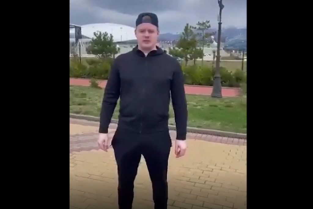 Хоккеист Артем Иванюженков записал видеообращение из Сочи о непричастности к убийству в Подмосковье — Financial Times