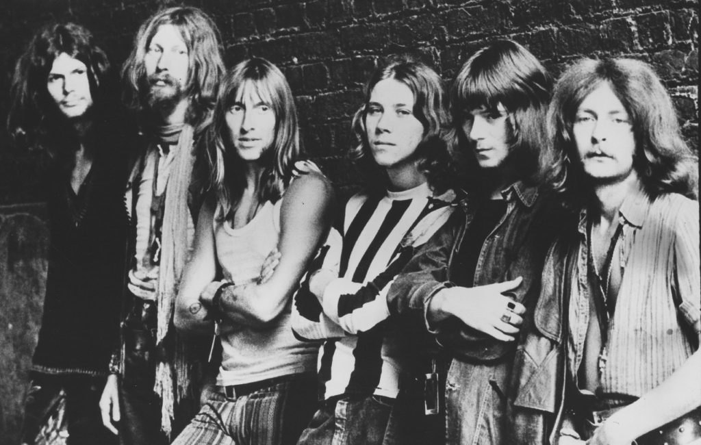 Оригинальный гитарист Hawkwind Мик Слэттери умер в возрасте 77 лет. — Fil