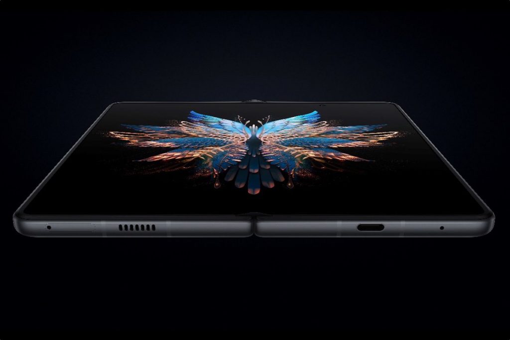 Tecno присоединяется к вечеринке складных телефонов с Phantom V Fold