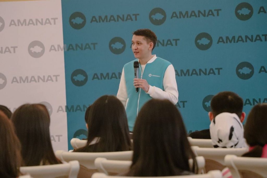 <strong>На одной волне с молодежью: кандидаты в депутаты встретились со студентами     </strong>    