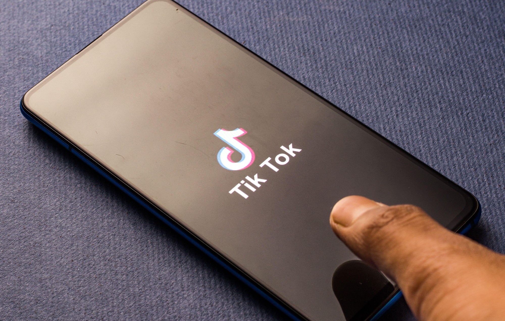 «Железная хватка» TikTok обманывает британских музыкантов, предупреждает депутат — Fil