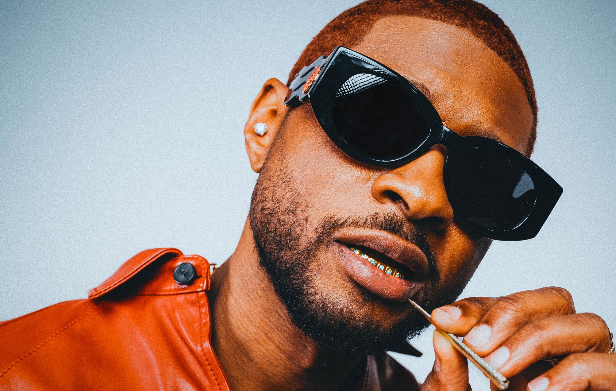Usher завершает трехлетний перерыв новым горячим синглом «GLU» — Fil