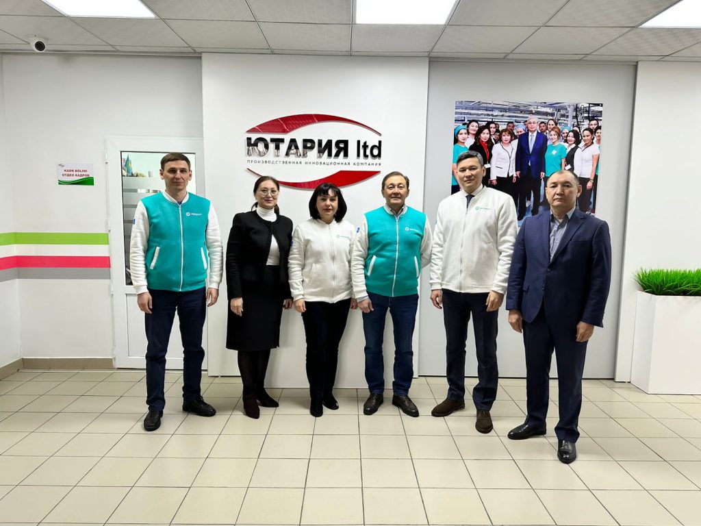Кандидаты от партии «AMANAT» встретились с коллективом швейной фабрики 