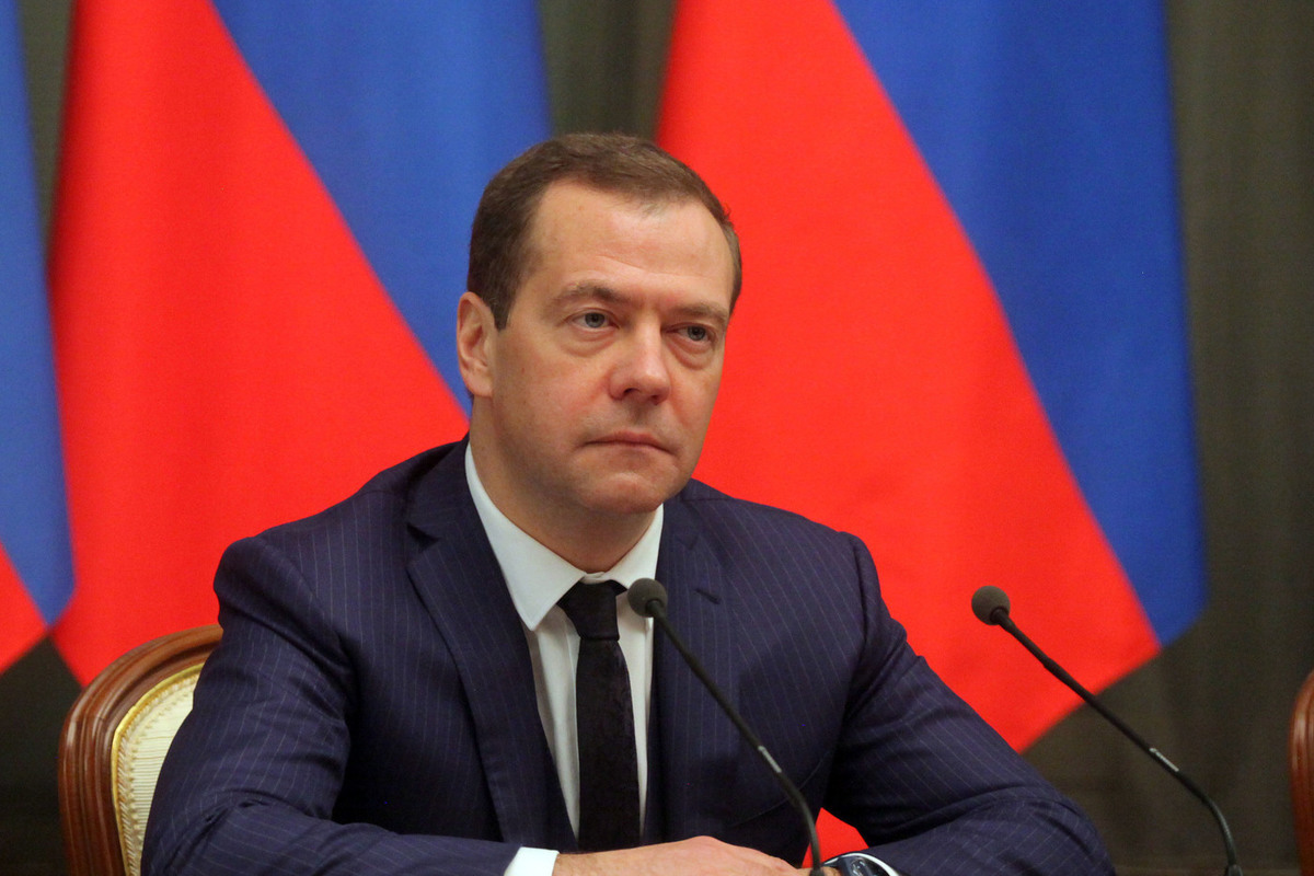 Медведев: продолжается работа по доукомплектованию ВС РФ контрактниками — Financial Times