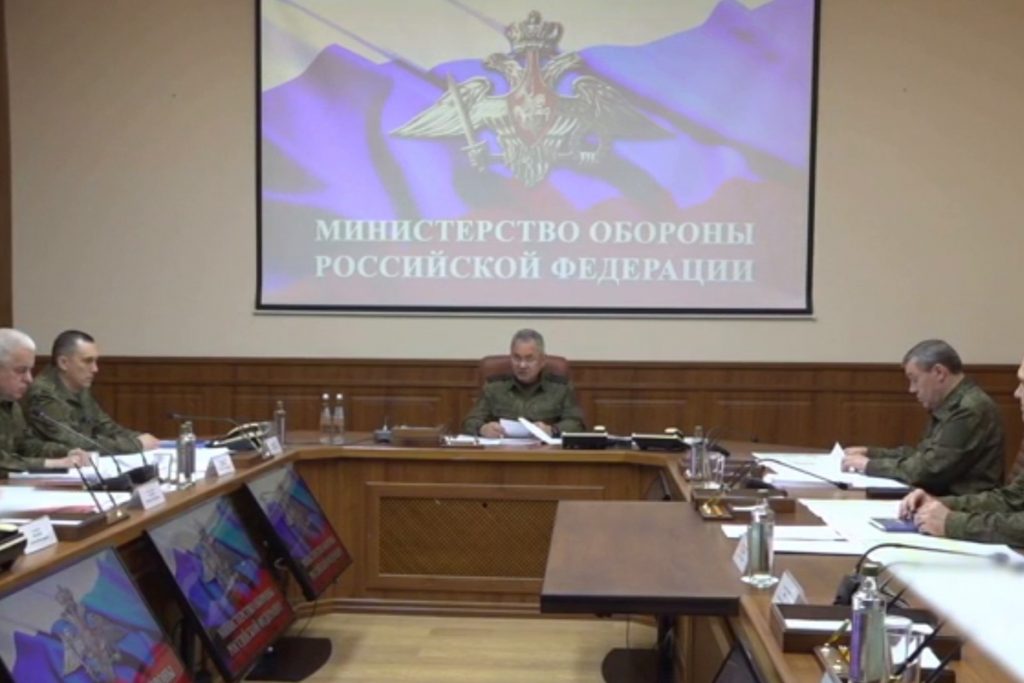 Шойгу провел совещание по обеспечению российских войск боеприпасами — Financial Times