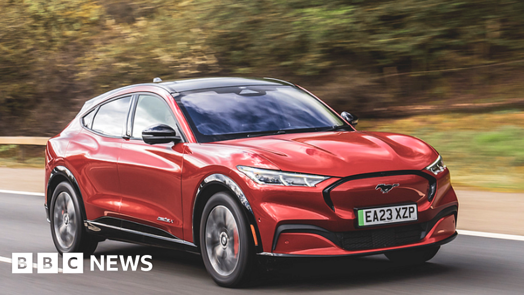 Ford запускает управление автомобилем без помощи рук на автомагистралях Великобритании