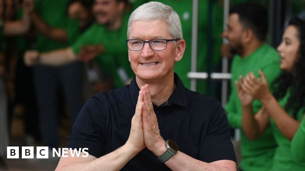 Apple в Мумбаи: Тим Кук открывает первый магазин в Индии
