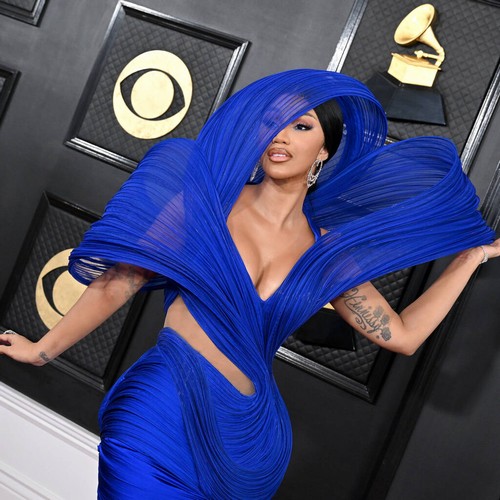 Cardi B отреагировала на скандальное видео с Далай-ламой — Fil
