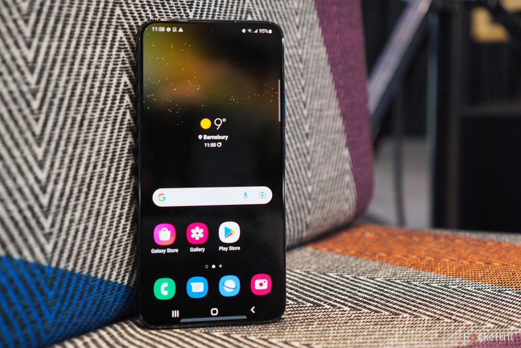 У Samsung есть обновление программного обеспечения для вашего ужасного времени автономной работы, и вы не догадаетесь, что его вызвало