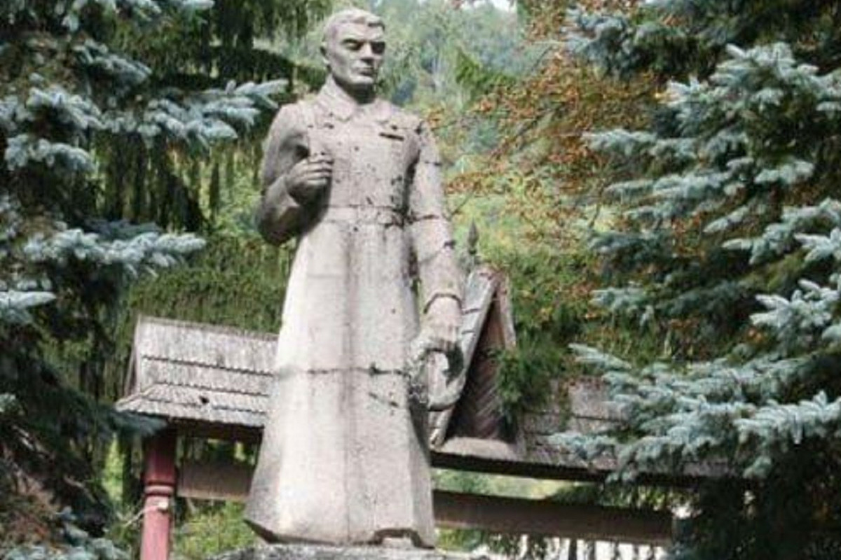 В Закарпатье отказались сносить памятник советским солдатам — Financial Times