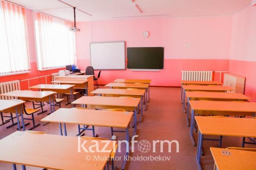 Родителей школьников в Текели возмутили «непристойные» брошюры психолога