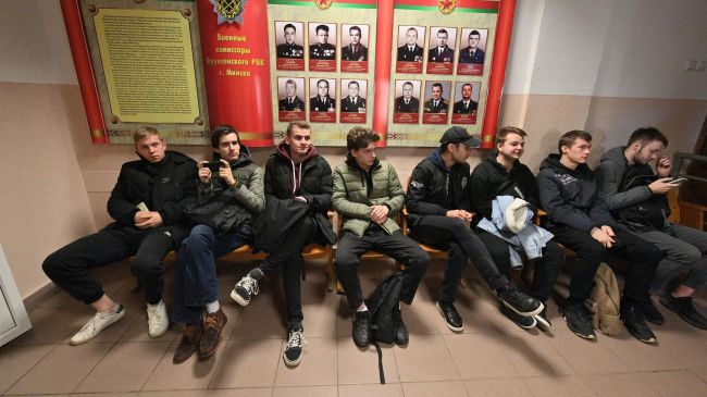 Минобороны Белоруссии направит в войска 10 тысяч призывников — Financial Times