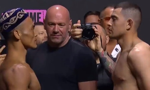 Казахский боец провел дуэль взглядов перед пятым боем в UFC. Видео