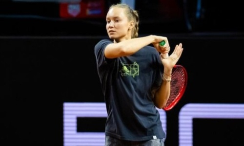 Елена Рыбакина сыграла с лучшей теннисисткой России