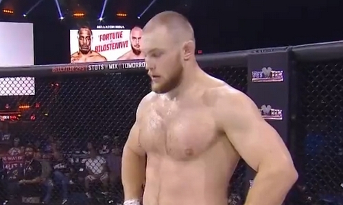Российский боец сканальным досрочным поражением дебютировал в Bellator. Видео