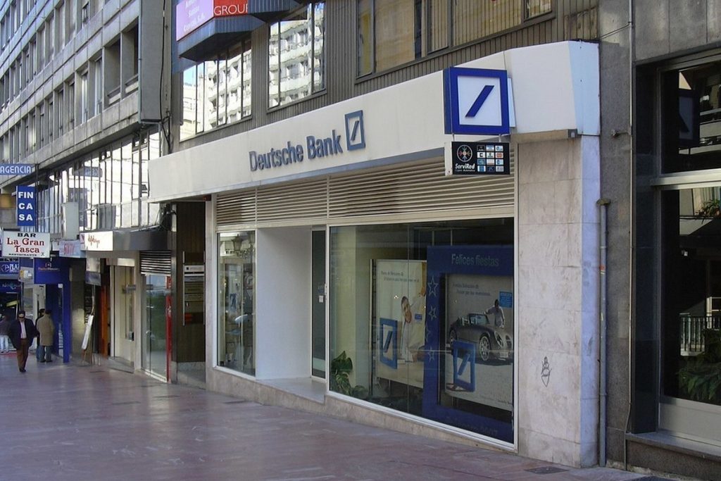 FT: Deutsche Bank закроет центры разработки программного обеспечения в РФ — Financial Times