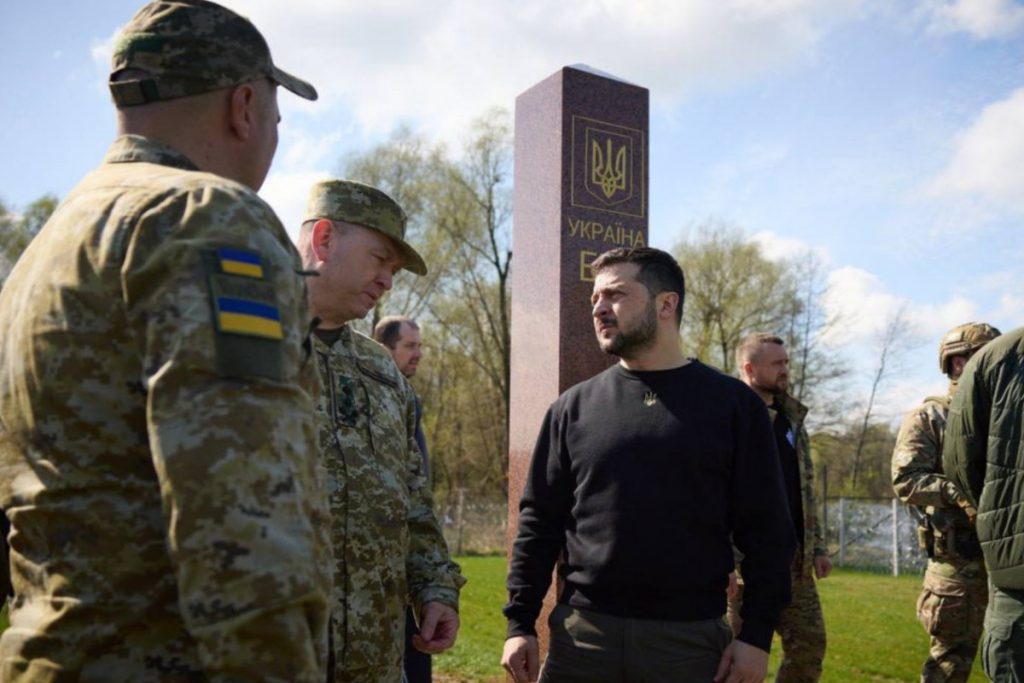 Зеленский посетил границу с Белоруссией — Financial Times