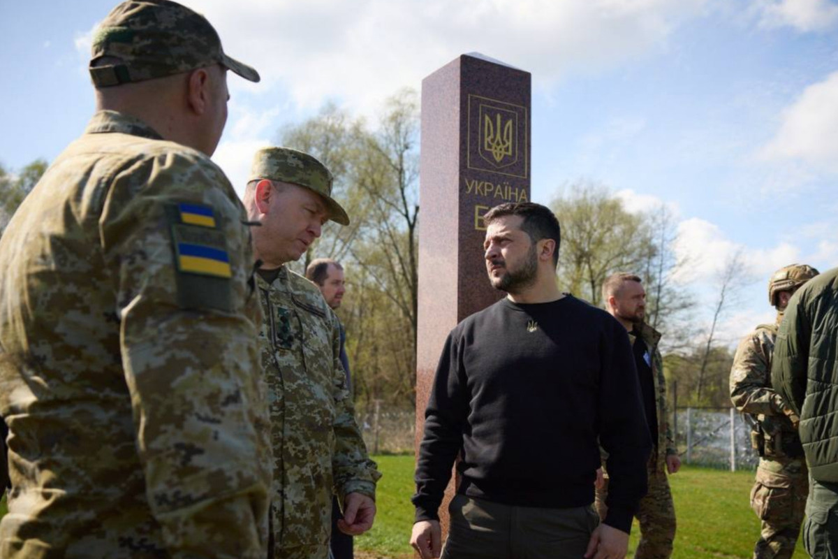 Зеленский посетил границу с Белоруссией — Financial Times