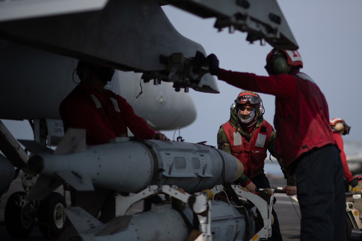 Россияне научились сбивать с курса «умные бомбы» JDAM — Financial Times