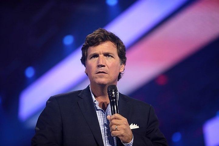 Американский телеканал обесценился после увольнения знаменитого оппозиционного ведущего — Financial Times