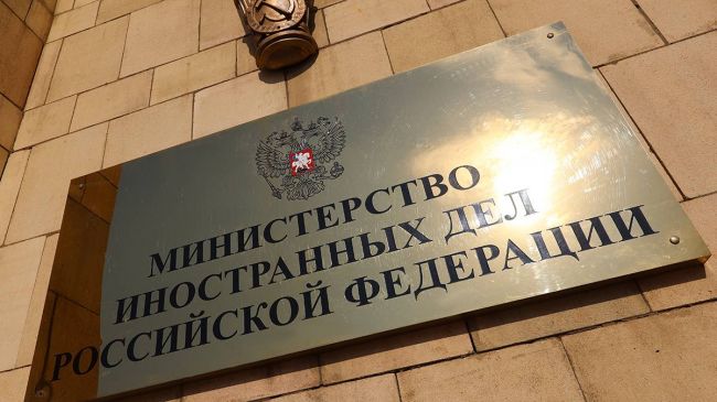 МИД России пообещал отреагировать на невыдачу виз в США российским журналистам — Financial Times