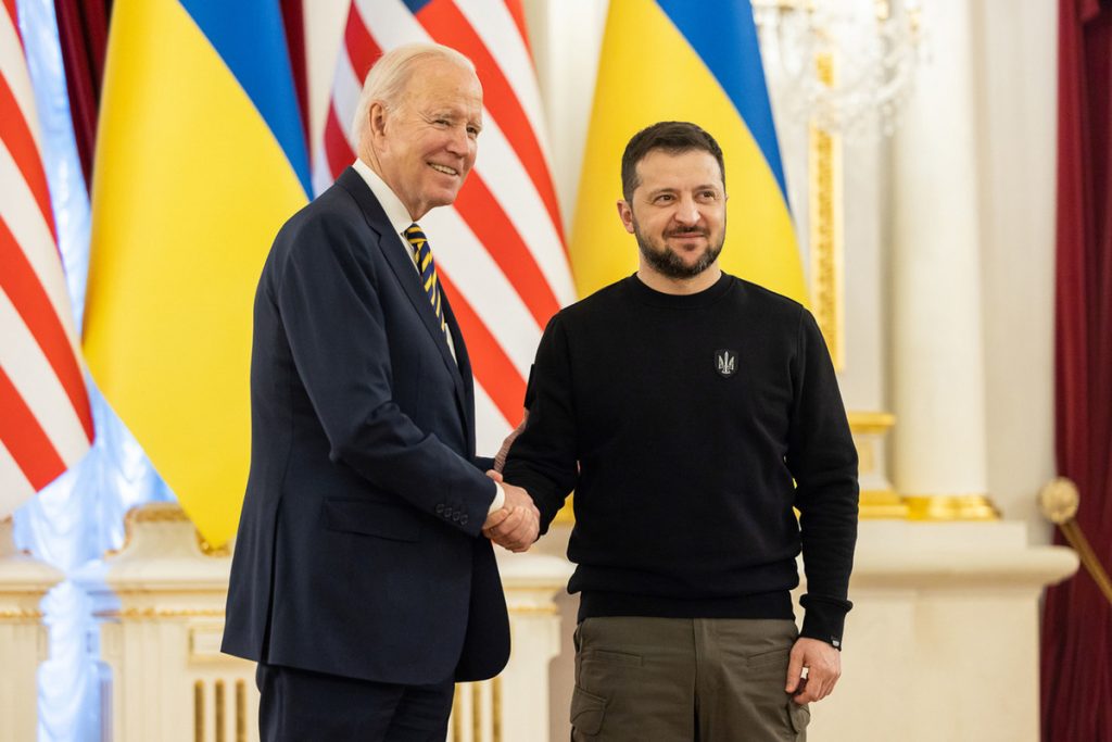 Американские СМИ сообщили о возникновении сложностей в финансировании Украины