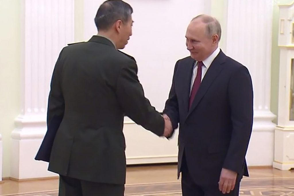 Путин заявил о хорошем развитии военных отношений с Китаем — Financial Times