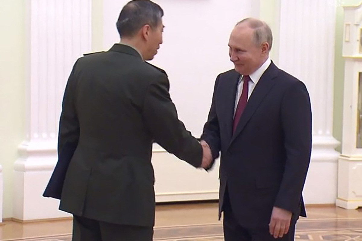Путин заявил о хорошем развитии военных отношений с Китаем — Financial Times