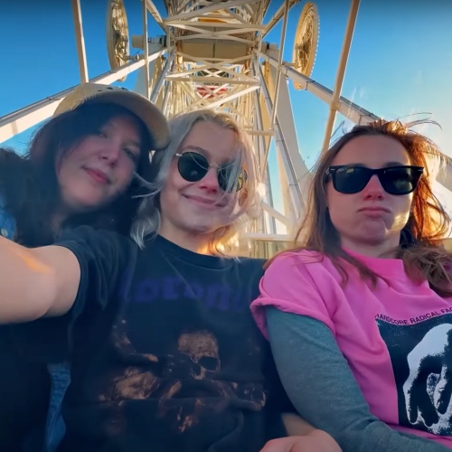 boygenius, Мелани Мартинес и DMA’S в трехсторонней гонке за альбом номер 1 в Великобритании — Fil