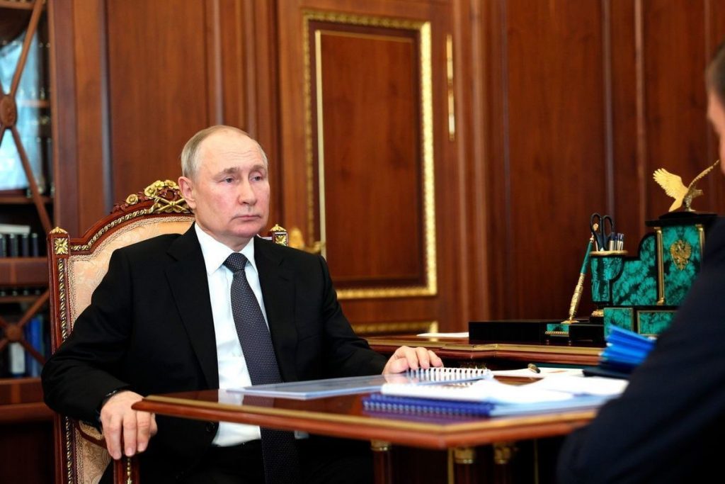 Песков: Путин поддерживает законопроекты рабочей группы по СВО — Financial Times