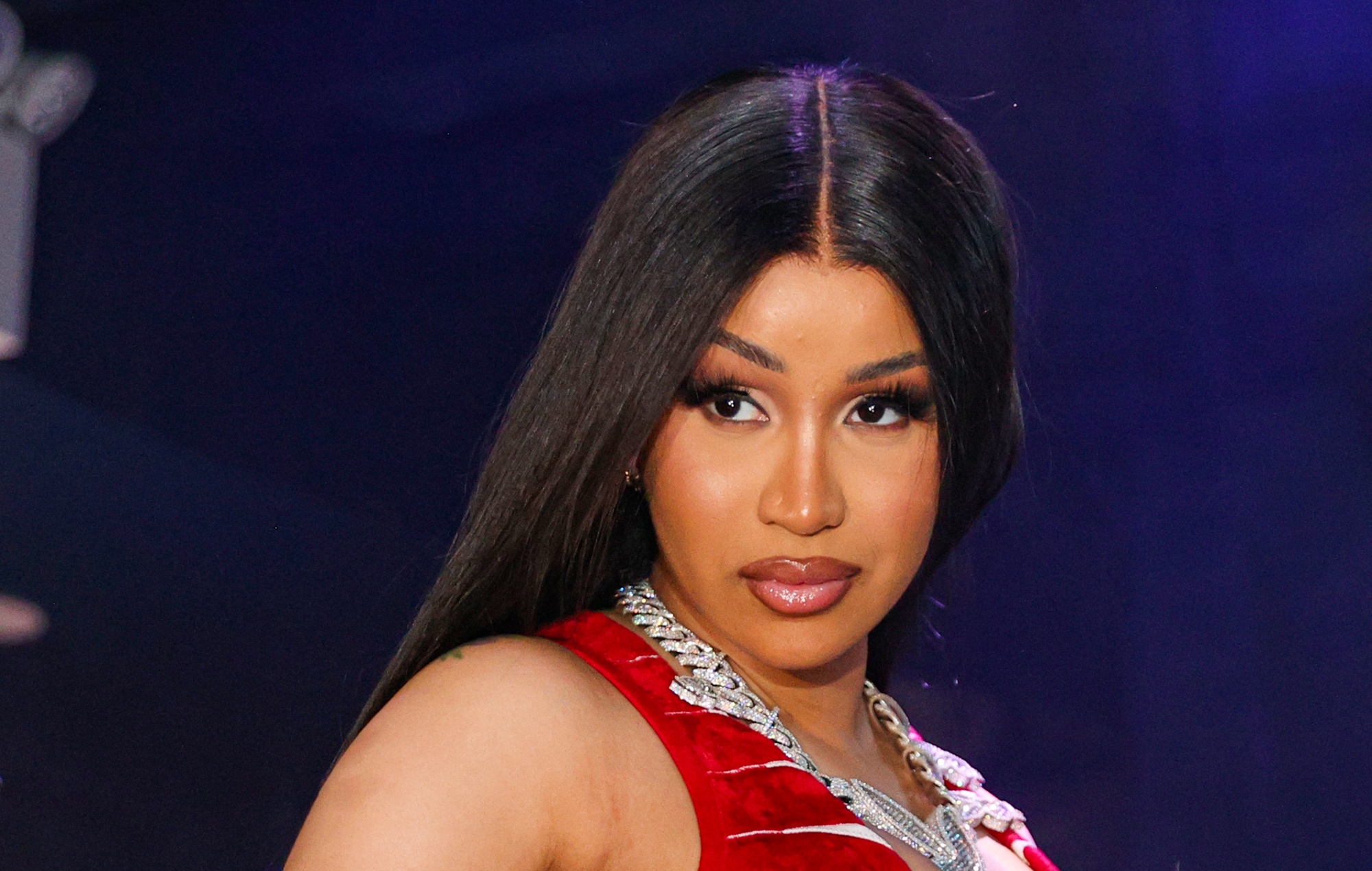Cardi B отреагировала на скандальное видео с Далай-ламой — Fil