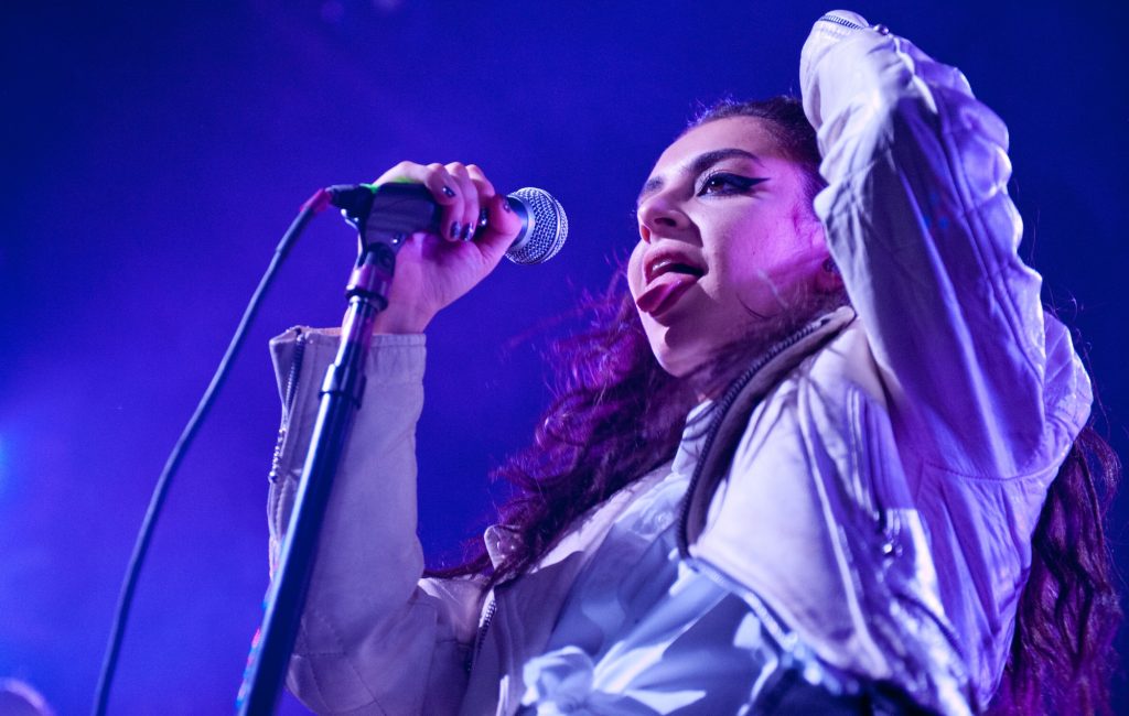 Charli XCX размышляет о десятилетии «True Romance»: «Этот альбом стал для меня началом всего» — Fil