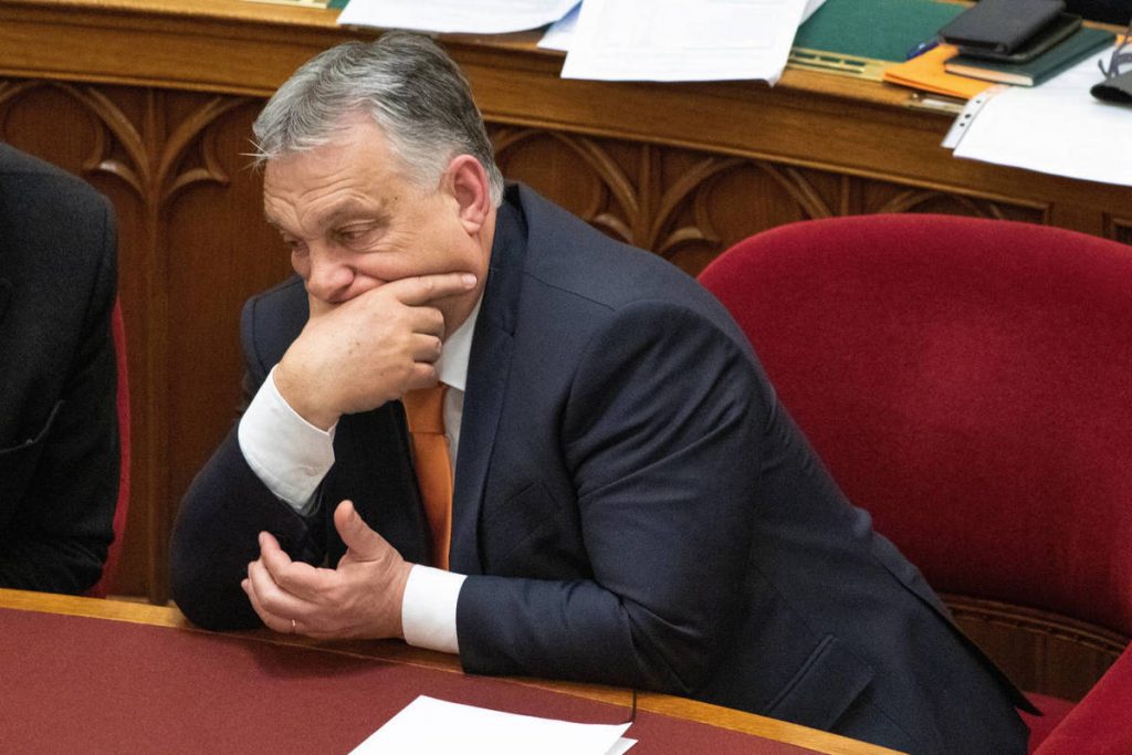 Politico: оружие на Украину поставляется через воздушное пространство Венгрии — Financial Times
