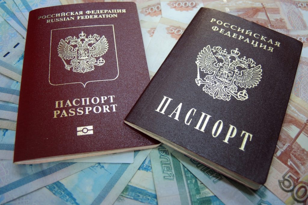 Производитель загранпаспортов рассказал о перспективах выпуска микросхем для них — Financial Times