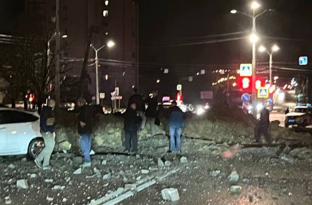 В одну воронку: в Белгороде в районе падения авиабомбы нашли взрывоопасный предмет — Financial Times