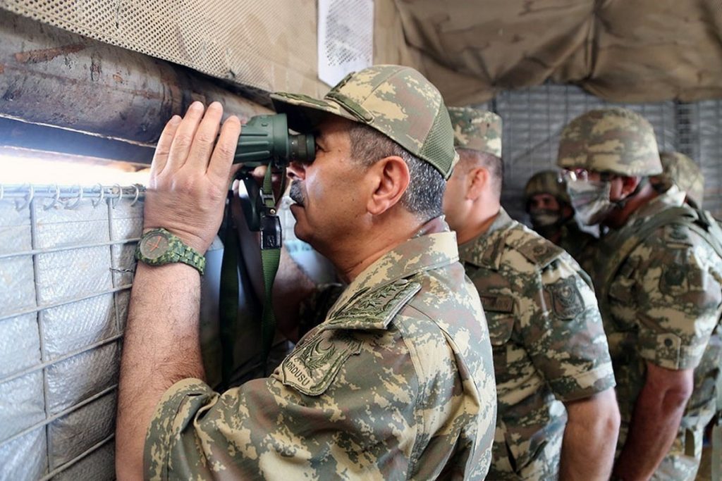 Трое азербайджанских военных подорвались на мине в Карабахе — Financial Times