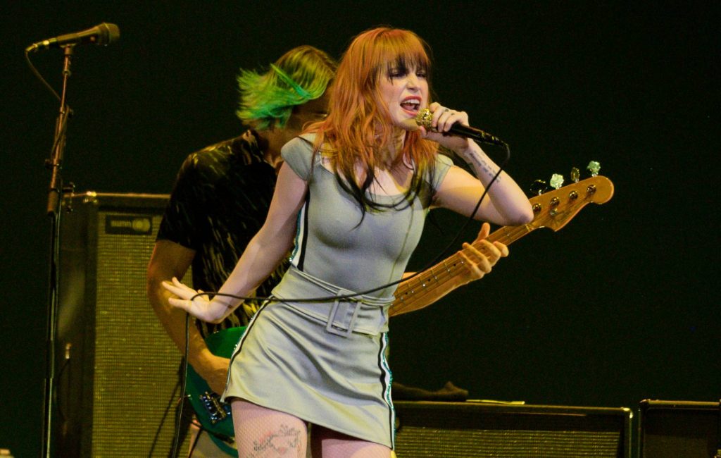 Хейли Уильямс из Paramore вызывает Ticketmaster на сцене в Кардиффе — Fil