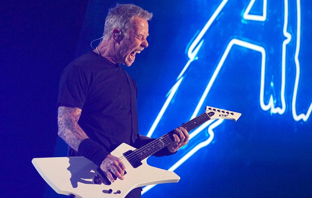 Джеймс Хэтфилд из Metallica анонсировал новую книгу о своих гитарах — Fil