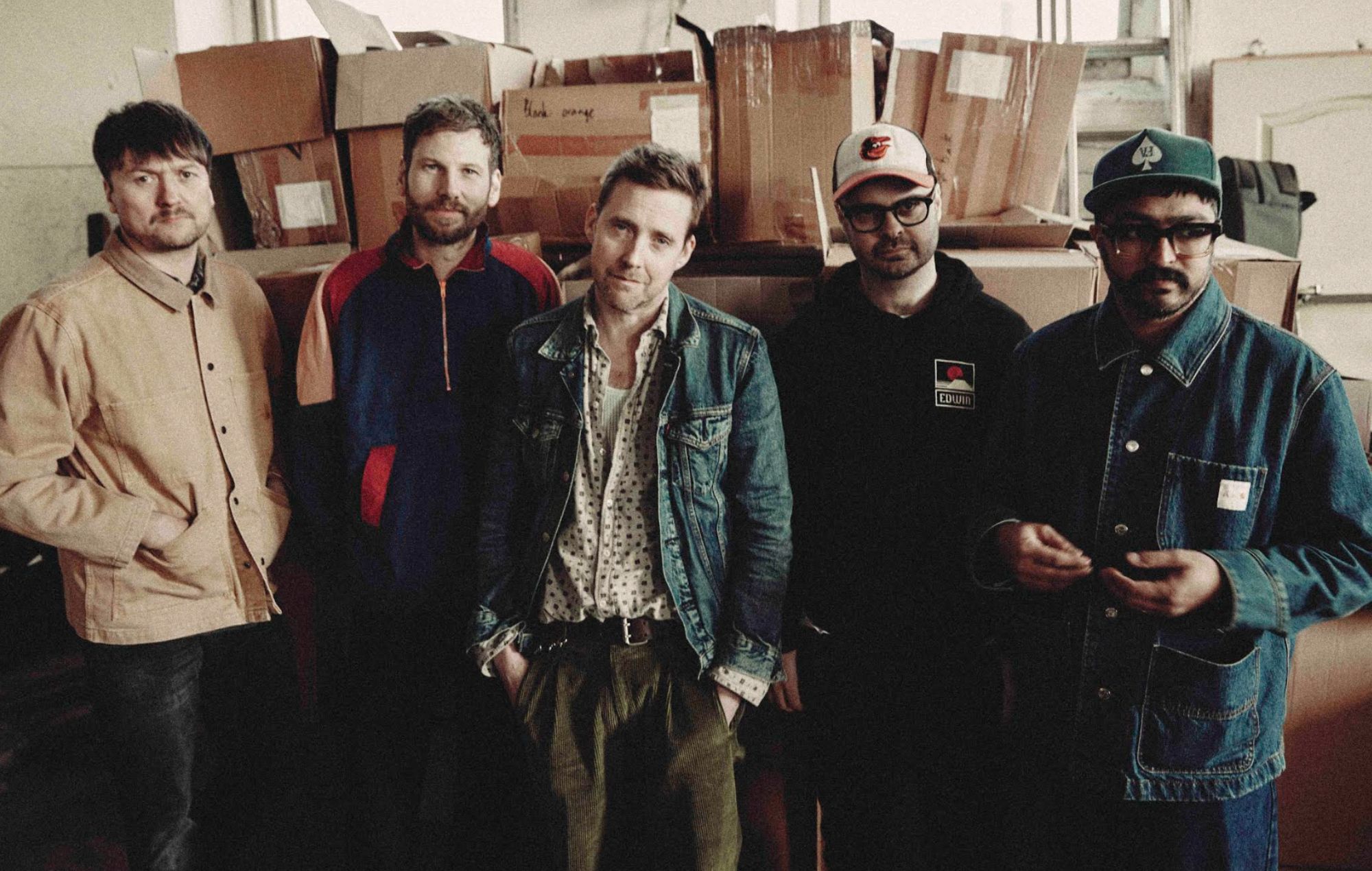 Kaiser Chiefs поделились радостным новым синглом «Jealousy» — Fil