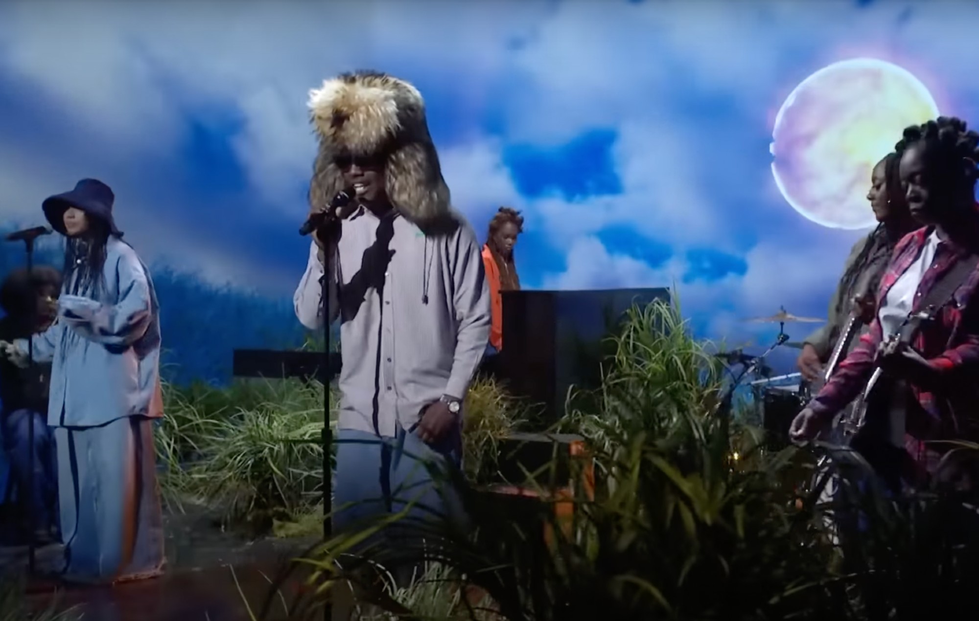 Посмотрите, как Lil Yachty воплощает в жизнь рок-альбом «Let’s Start Here» на «SNL» — Fil