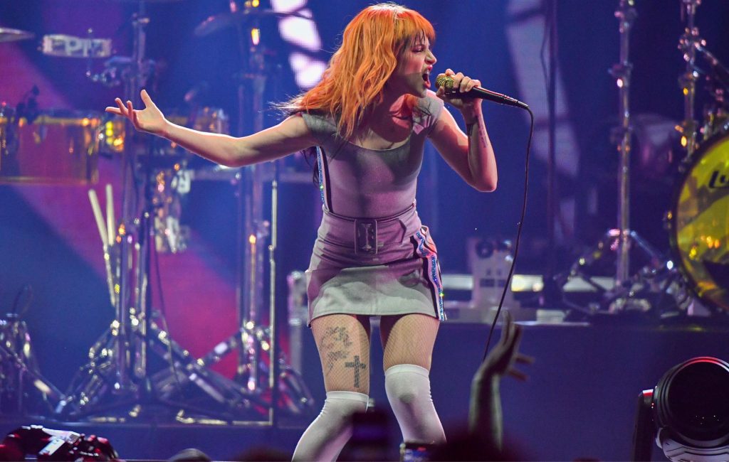 Paramore начинают турне по Великобритании и Ирландии — Fil