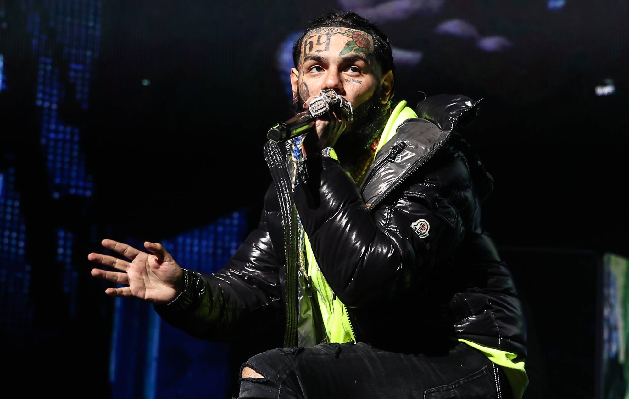 Трое мужчин арестованы за нападение на Tekashi 6ix9ine в спортзале Флориды — Fil