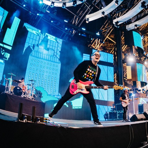 Трэвис Баркер назвал дату выхода нового альбома Blink-182 — Fil