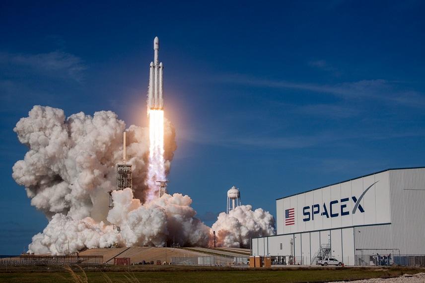 SpaceX запустила ракету-носитель с 56 спутниками Starlink нового поколения