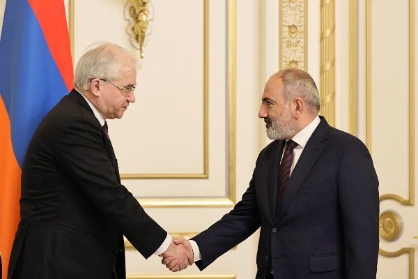 Пашинян обсудил с российским спецпредставителем карабахскую проблему — Financial Times