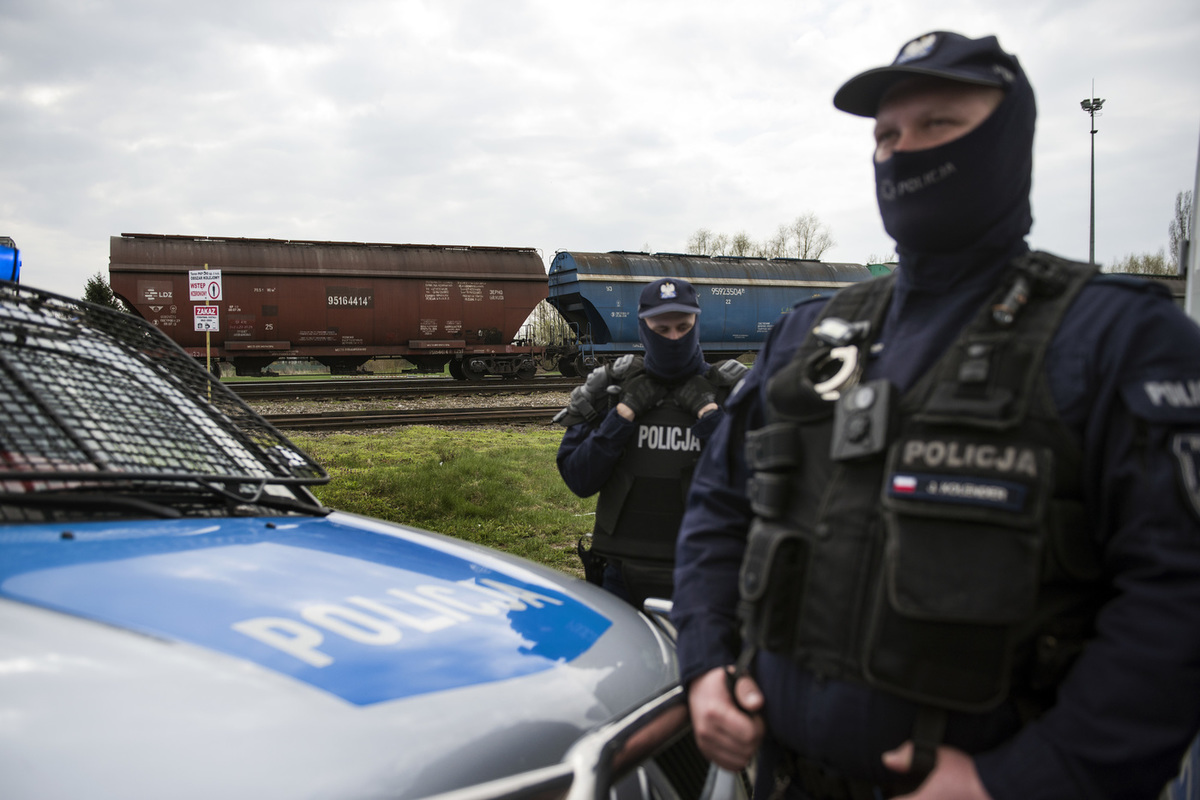 В Польше при нападении на детдом убили девушку и ранили пять детей — Financial Times