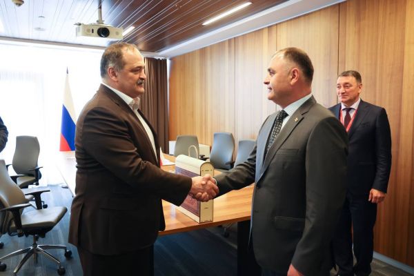 Гаглоев поблагодарил Меликова за помощь Дагестана Южной Осетии в 2008 году — Financial Times