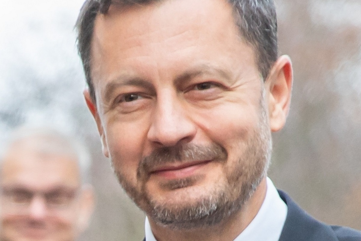 Премьер-министр Словакии Эдуард Хегер подал в отставку — Financial Times