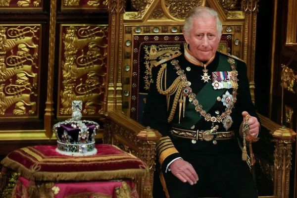 Британские депутаты разыграют в лотерею приглашения на коронацию Карла III — Financial Times