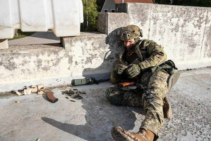 МО РФ: в зоне СВО действуют четыре бронепоезда, они отразили все нападения ВСУ — Financial Times